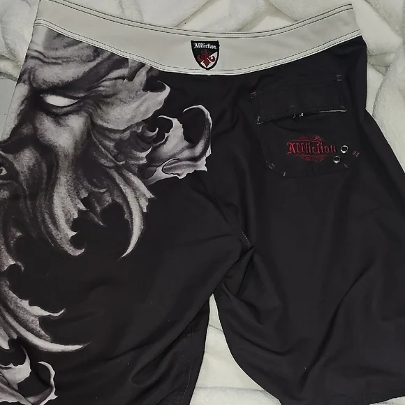 Affliction Black & White Graphic Swim Board Shorts. Mens 40 Waist - Picture 4 of 4
